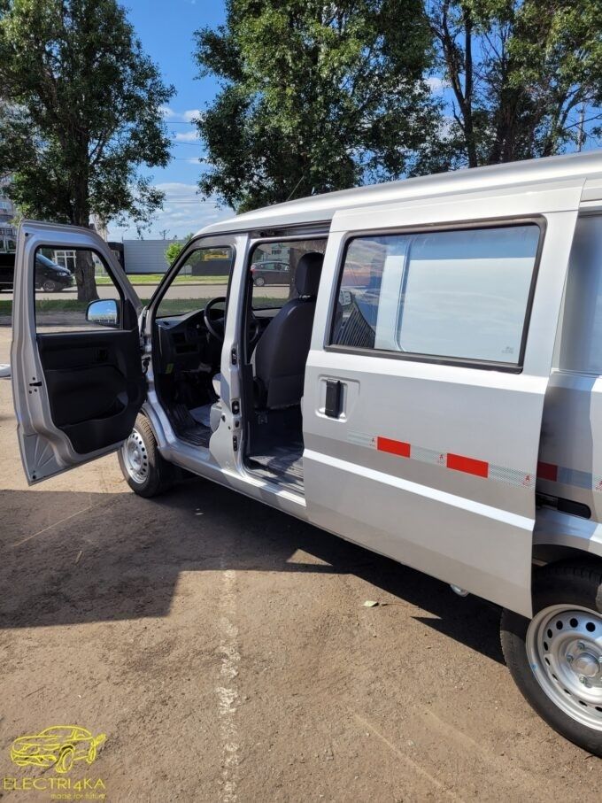 Вантажно-пасажирський Wuling Electric Mini Cargo Van (5 seats)