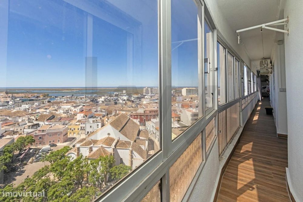 Apartamento Exclusivo T5+1 com Vista Panorâmica sobre a Ria Formosa –