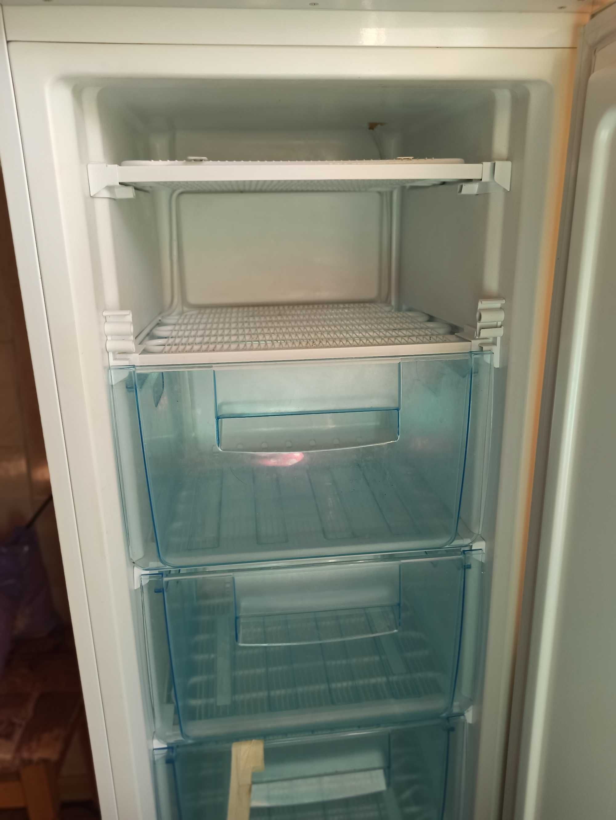 Продам морозильную камеру