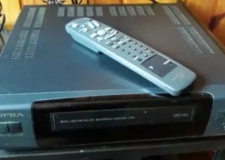Видеомагнитофон класса VHS Supra SV T21DK