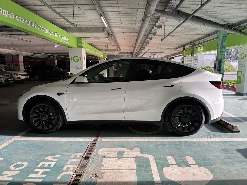 Продаж Tesla Model Y 2023/5