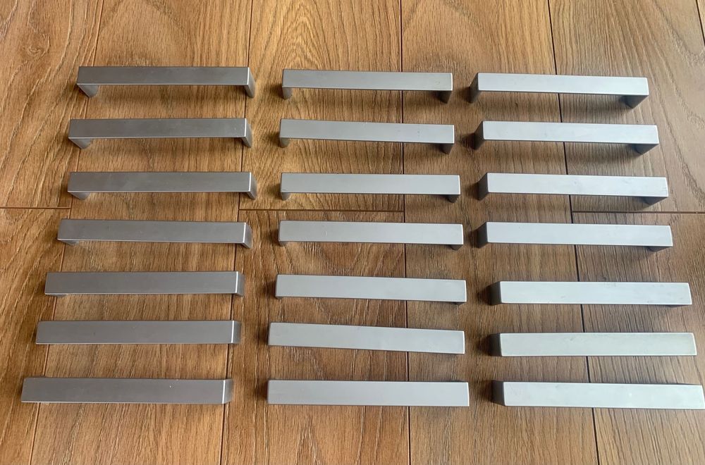 Uchwyty do szafek - metalowe - kolor stalowy - komplet 22 szt.