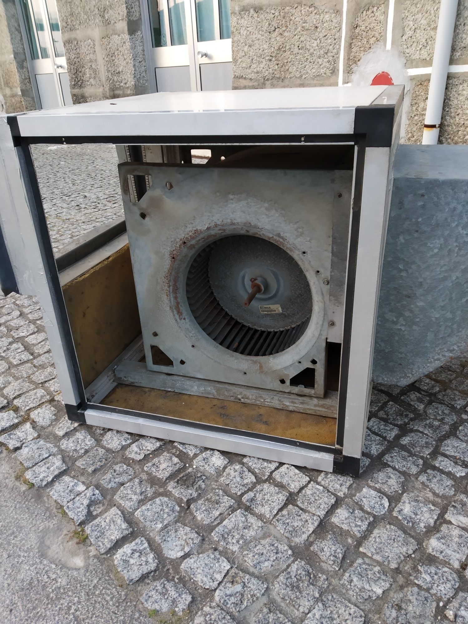 Extrator / ventilador industrial  usado em boas condições.