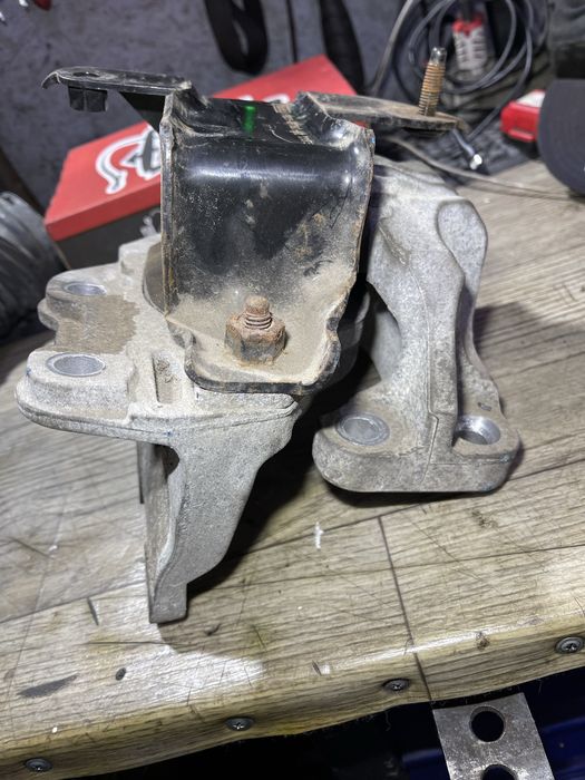 Подушка АКПП  , Ford explorer