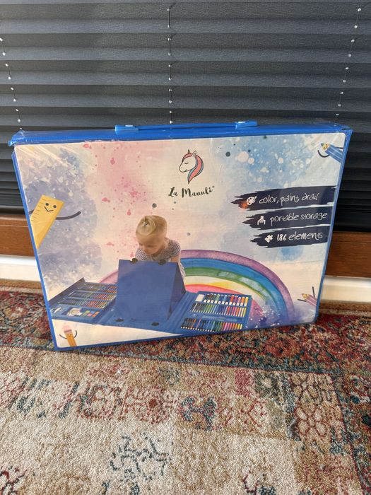 Kredki dla dzieci duza walizka 20 zł