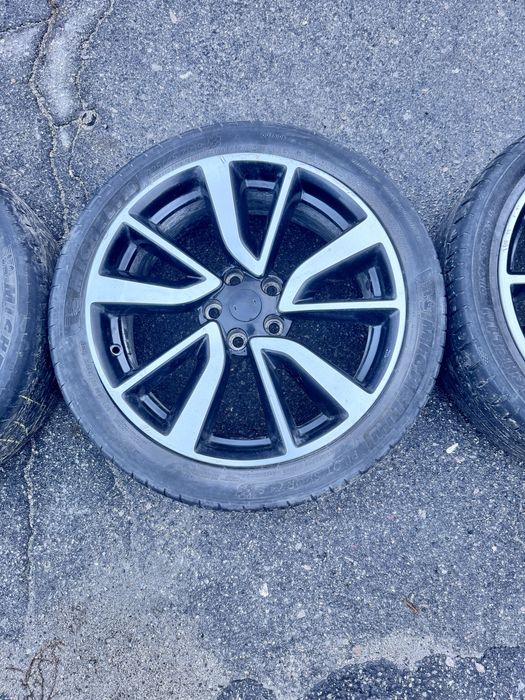 Продаю комплект оригінальних легкосплавних дисків R19 від Nissan