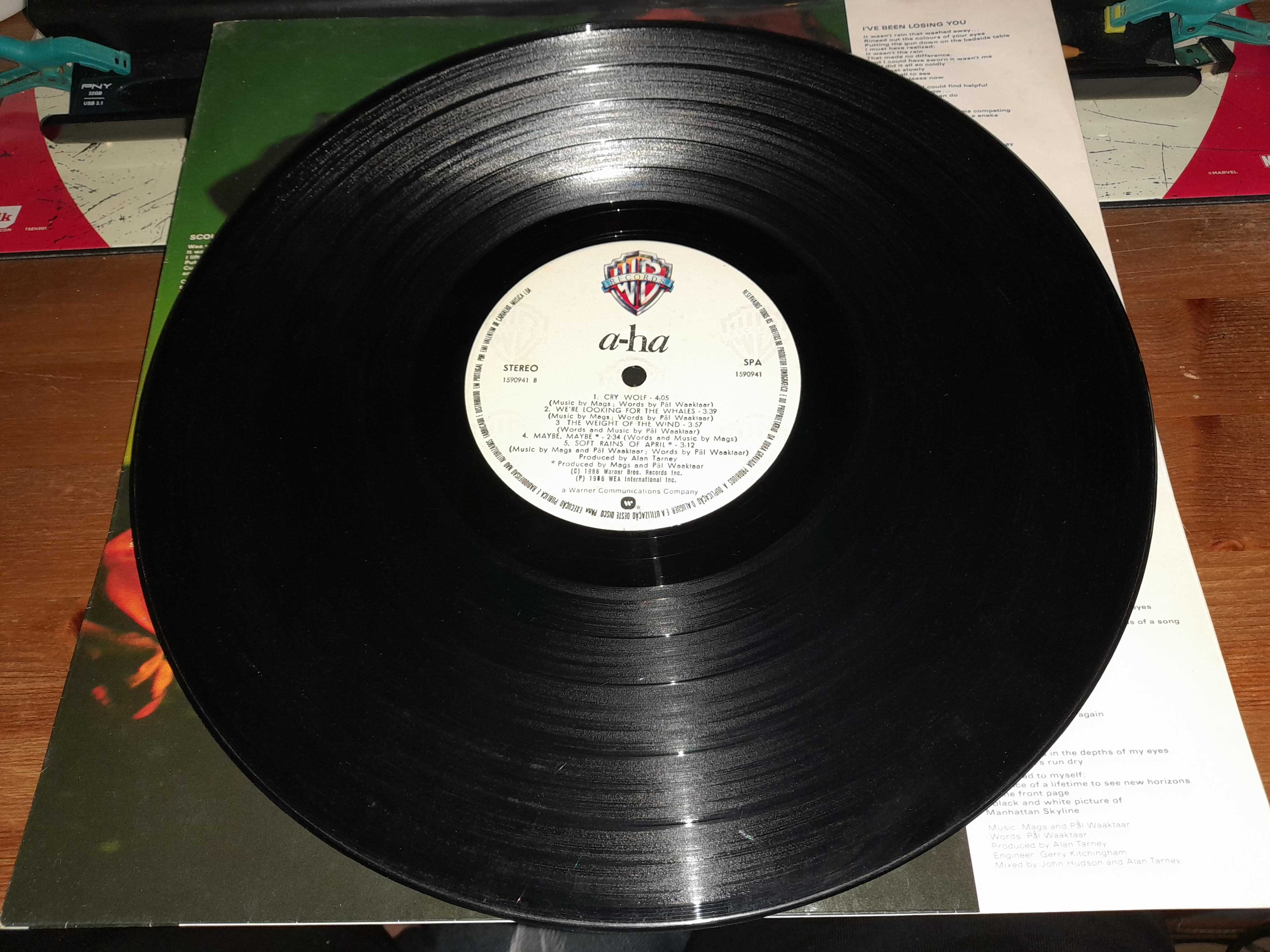 Disco Vinil dos A-HA de 1986 original em bom estado. Scoundrel days.