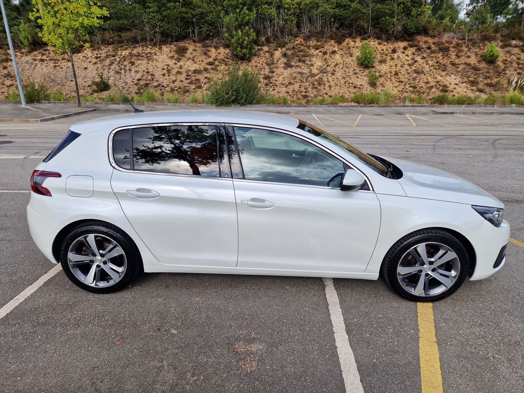 Peugeot 308 1.2 PureTech 130cv | 2018 | Económico e Fiável