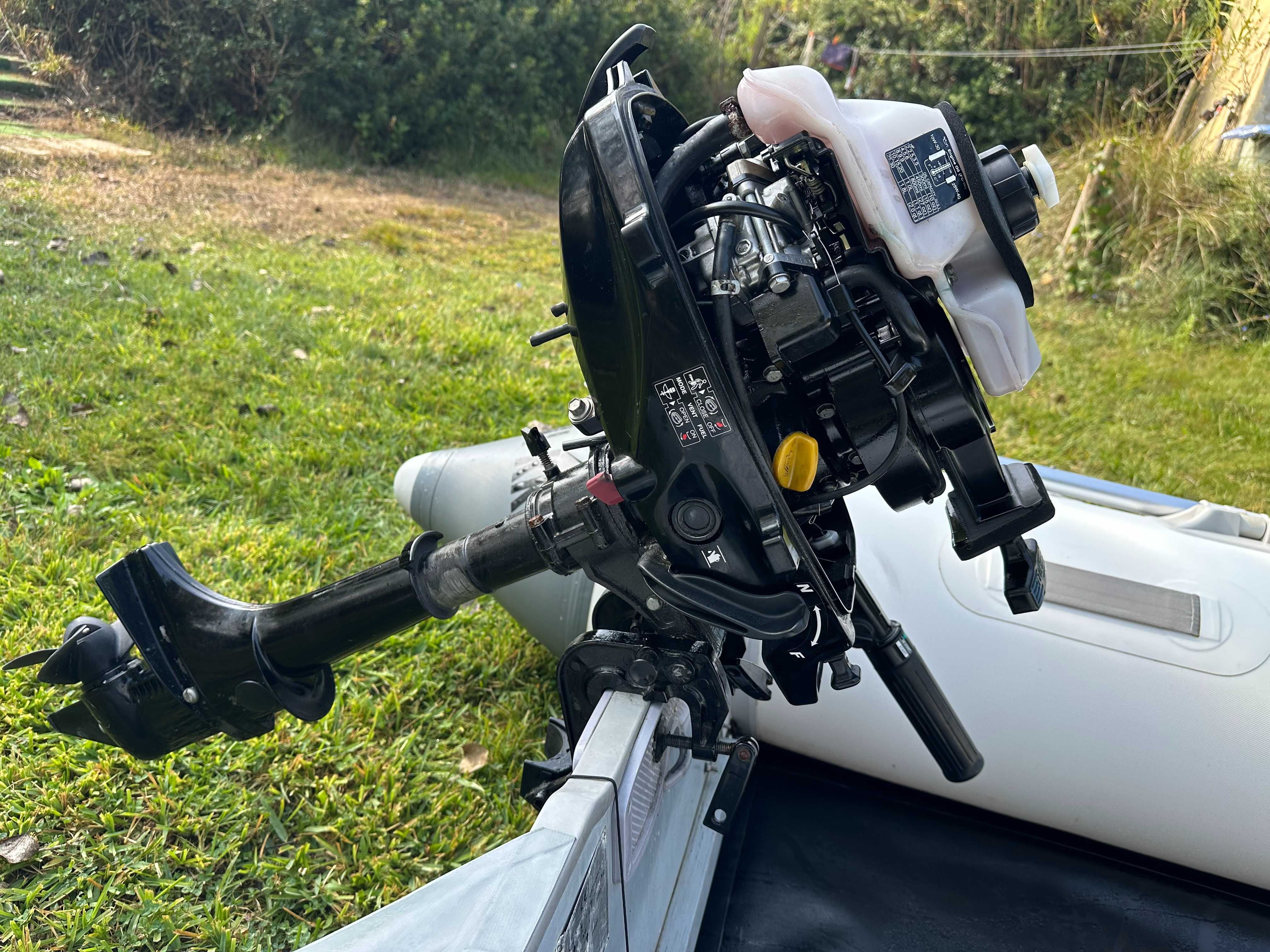 Barco Insuflável, 2,7 metros com motor Mercury 3,5Hp 4T