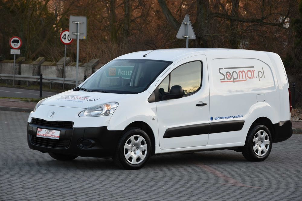 Wypożyczalnia wynajem mini bus mały dostawczy Partner Berlingo Kangoo