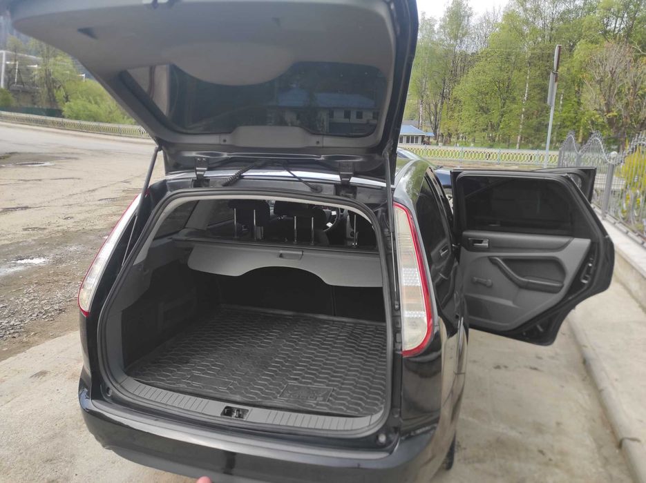 Продаю Ford Focus 2 універсал 1,6 бензин. Хороший стан