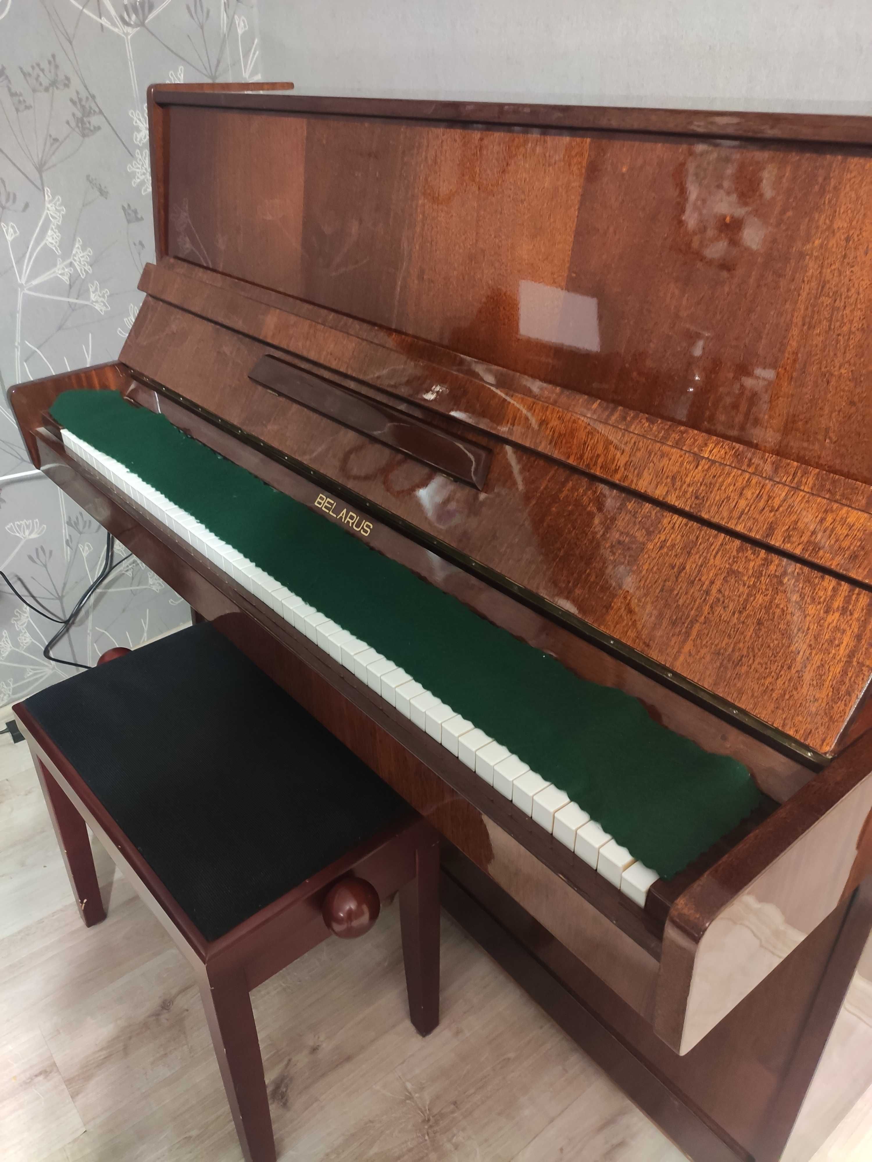 Pianino Belarus - bardzo dobry stan! Ława do pianina gratis.