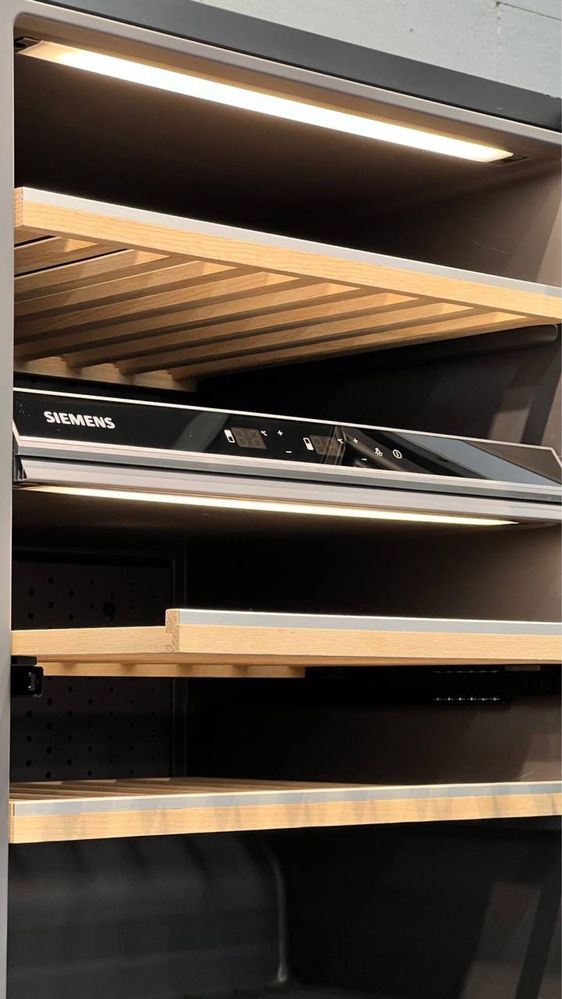 Винний холодильник Siemens KU21WAHG0 під стільницю 82 см