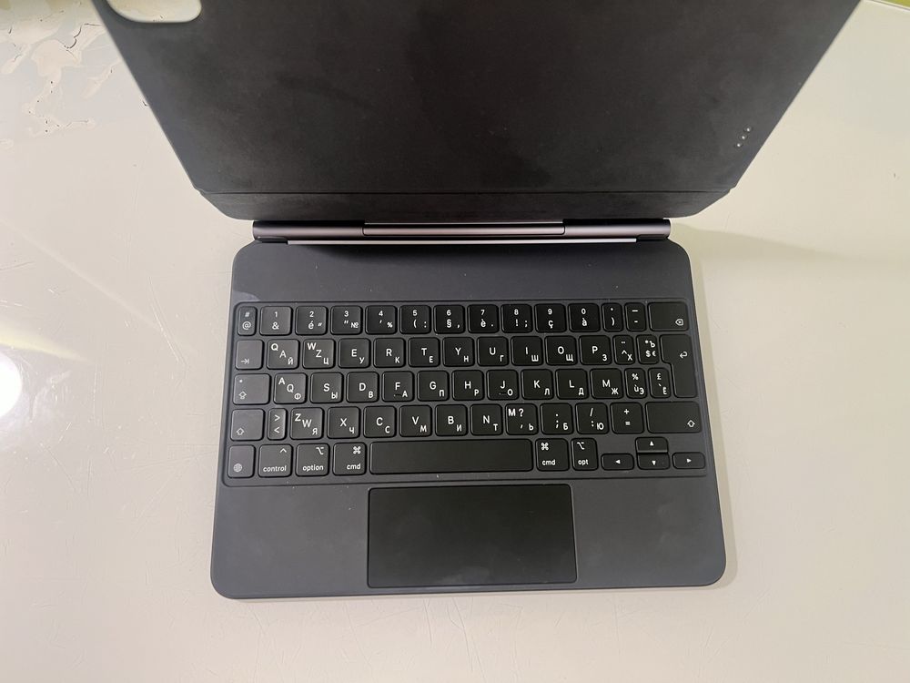 Magic Keyboard для iPad 11.0