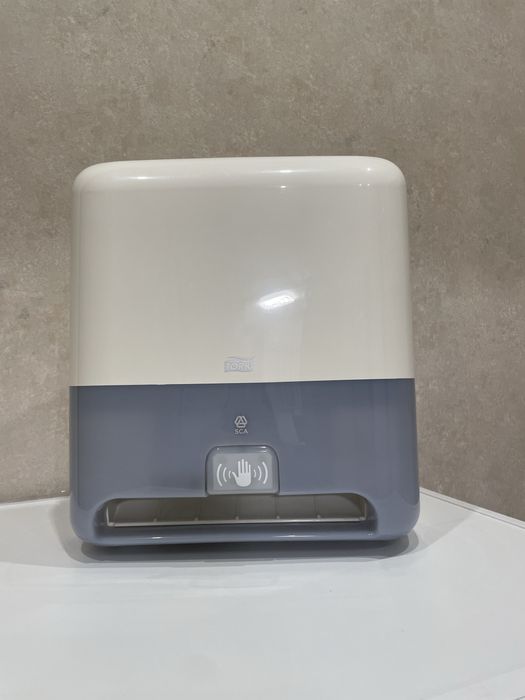 Диспенсер для паперових рушників