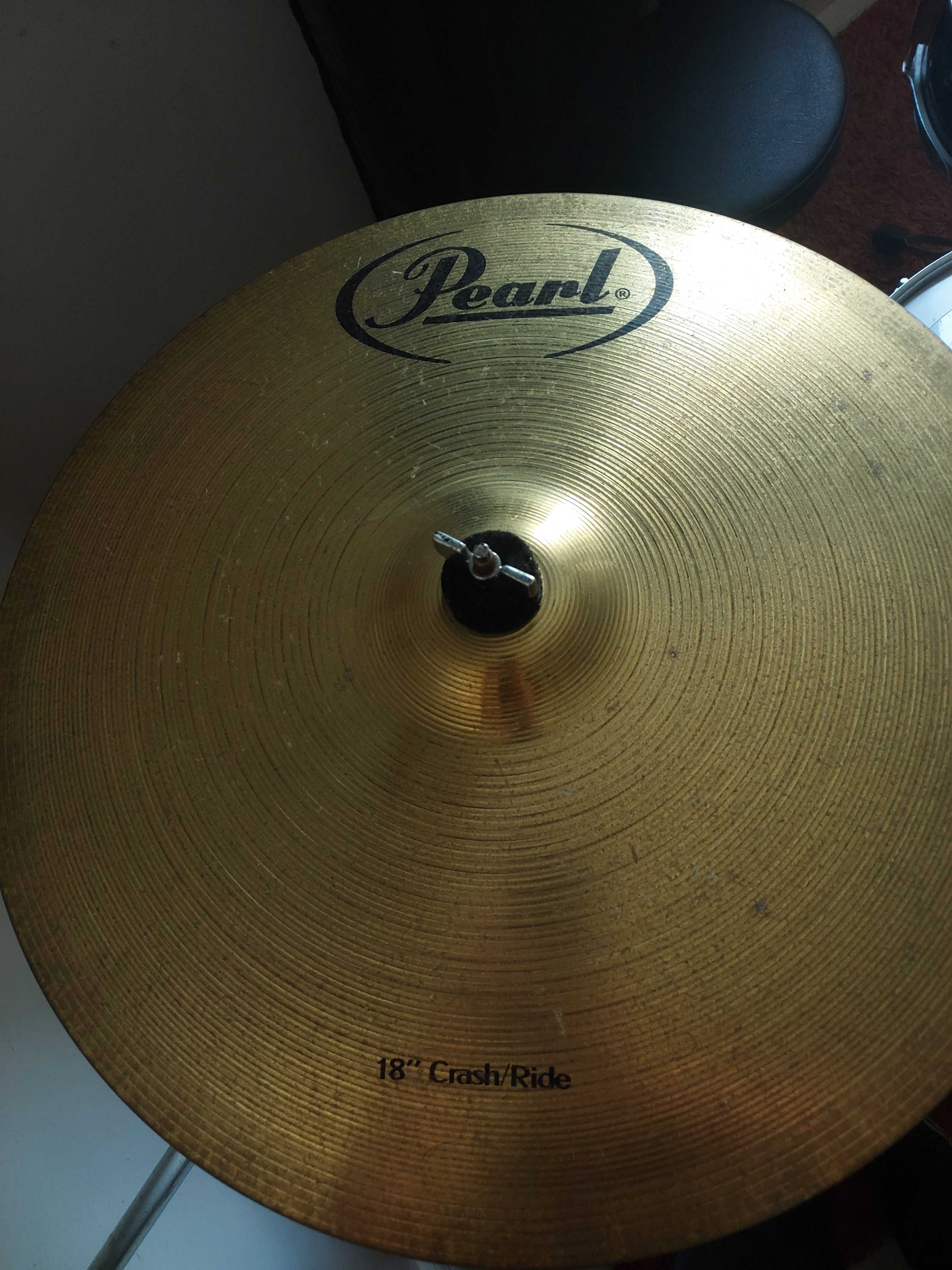 Bateria Pearl Forum Series em bom estado. 500€.