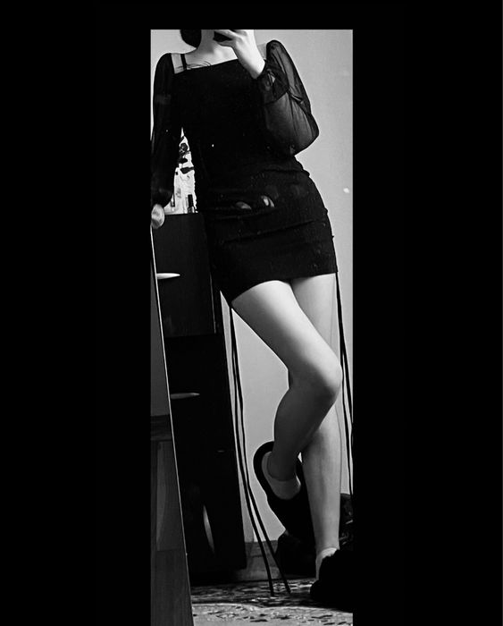 облягаюча  сукня