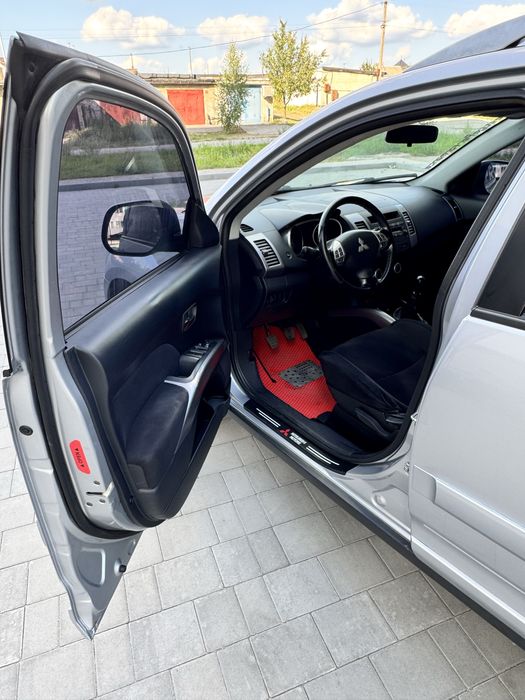 Mitsubishi Outlander XL