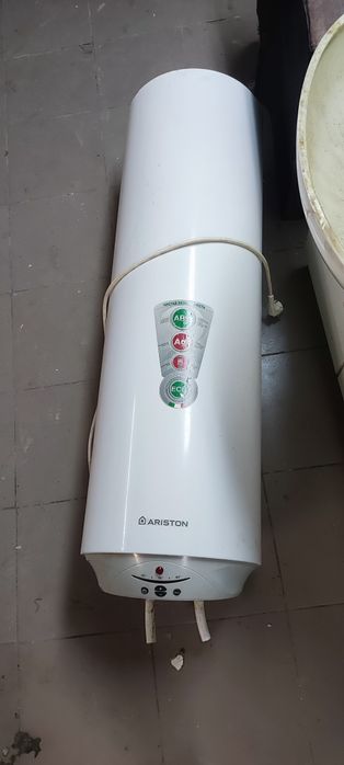 Бойлер Арістон слім 80 л