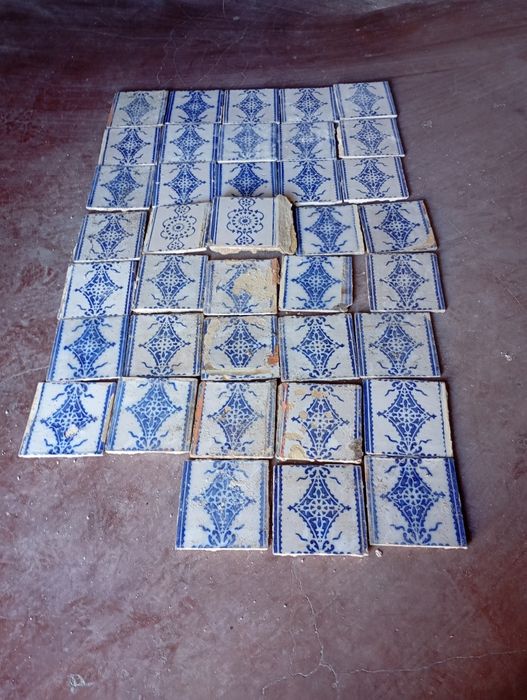 Vendo azulejos antigos muitos bonitos