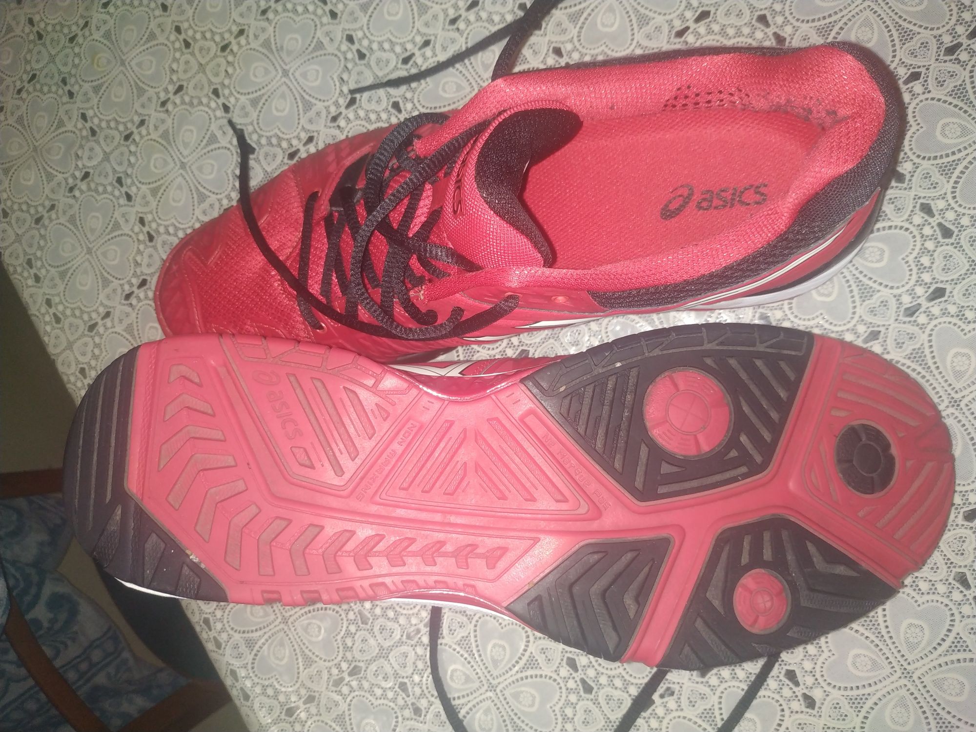 Кроссовки Asics.