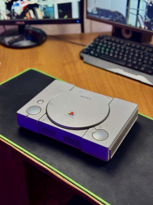 Sony PlayStation 1 (PS1) с 2 джойстиками