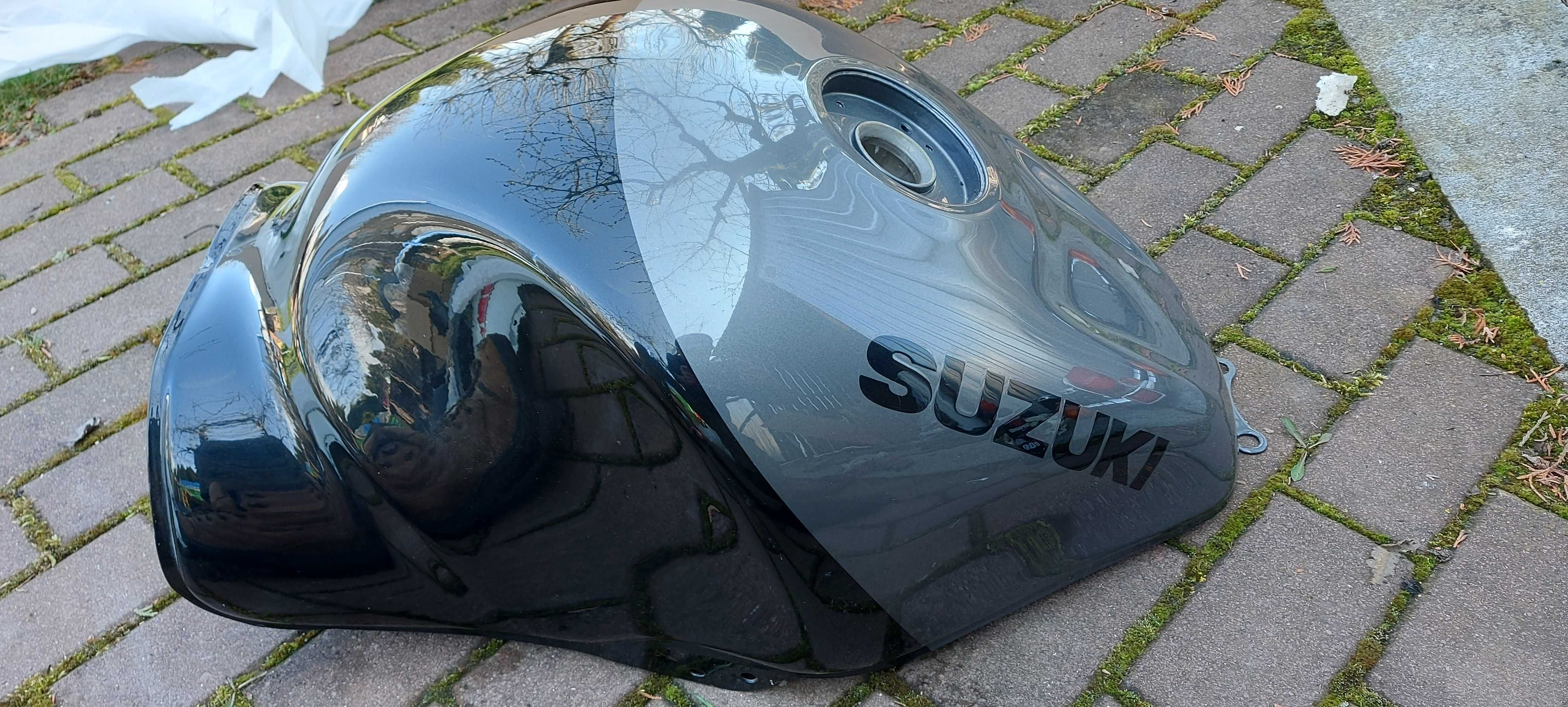 Suzuki GSX1300R GSXR 1300 Hayabusa zbiornik paliwa bak ładny