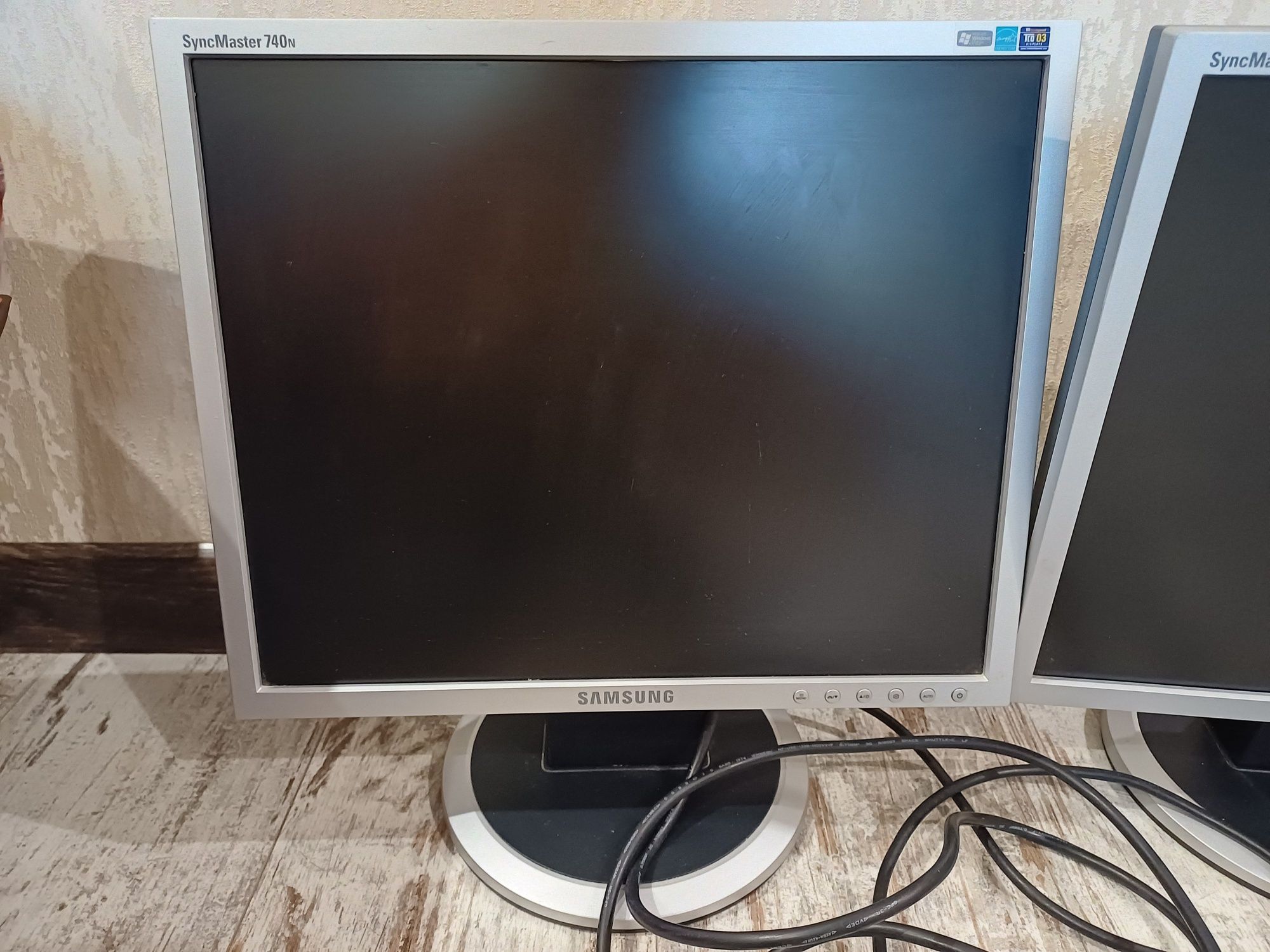 монитор Samsung SyncMaster 740N