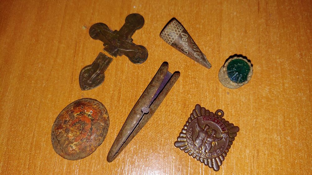 Старовинний хрестик(часів козаків),зелений камінь?насадки на ручку