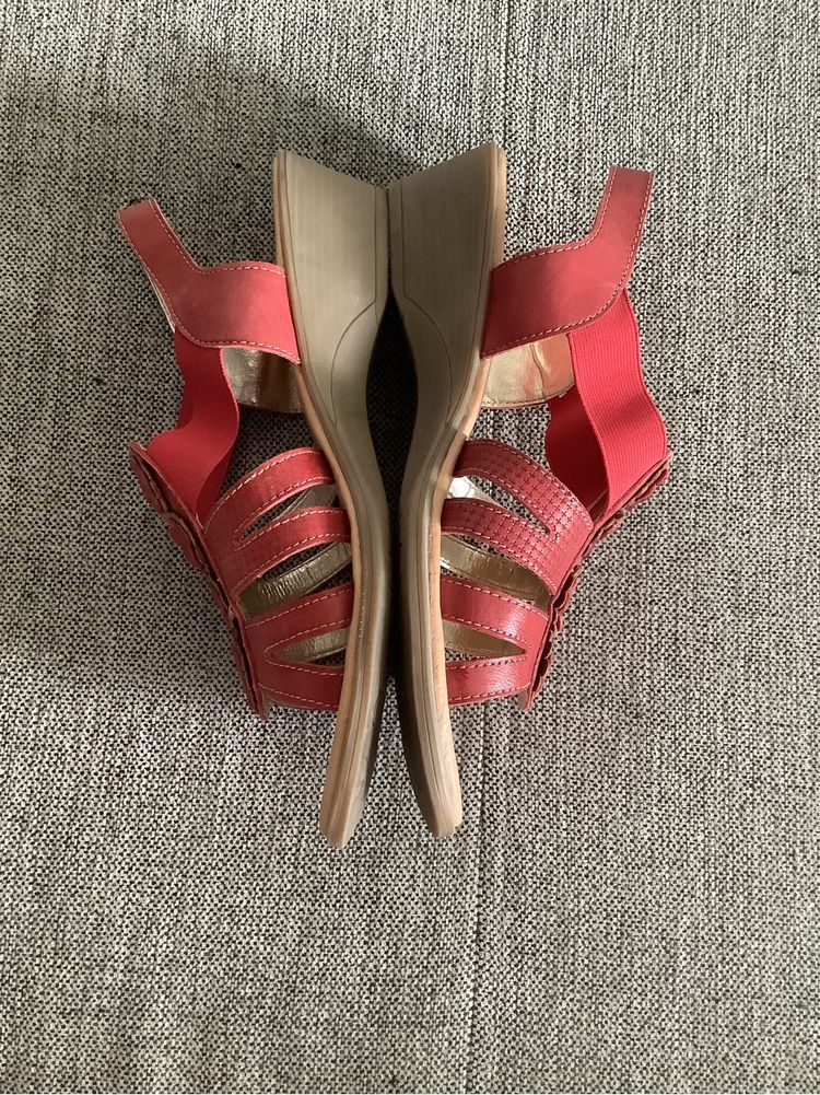 Skórzane czerwone sandały Lasocki numer 38