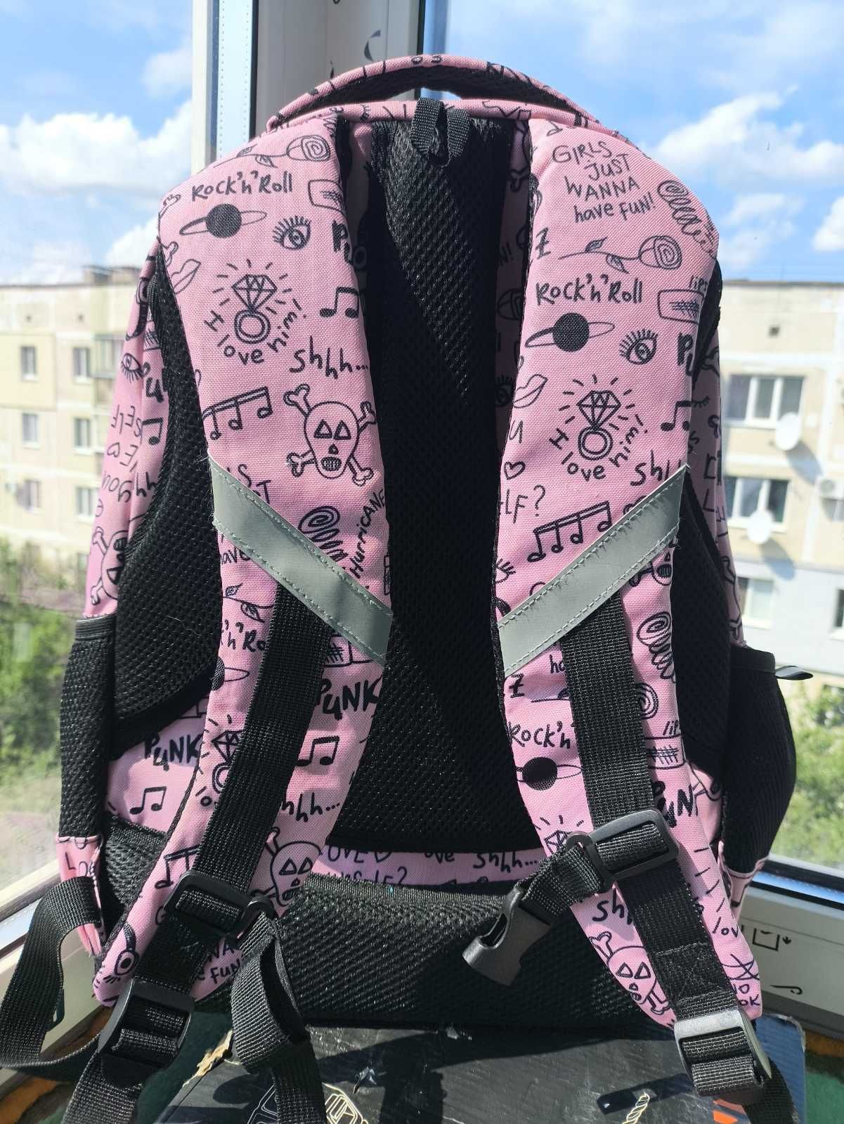 Продам шкільний портфель, рюкзак.