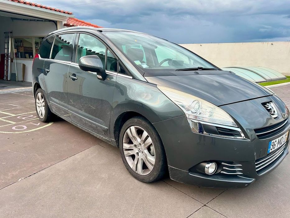PEUGEOT 5008 1.6 Hdi Full Extras
