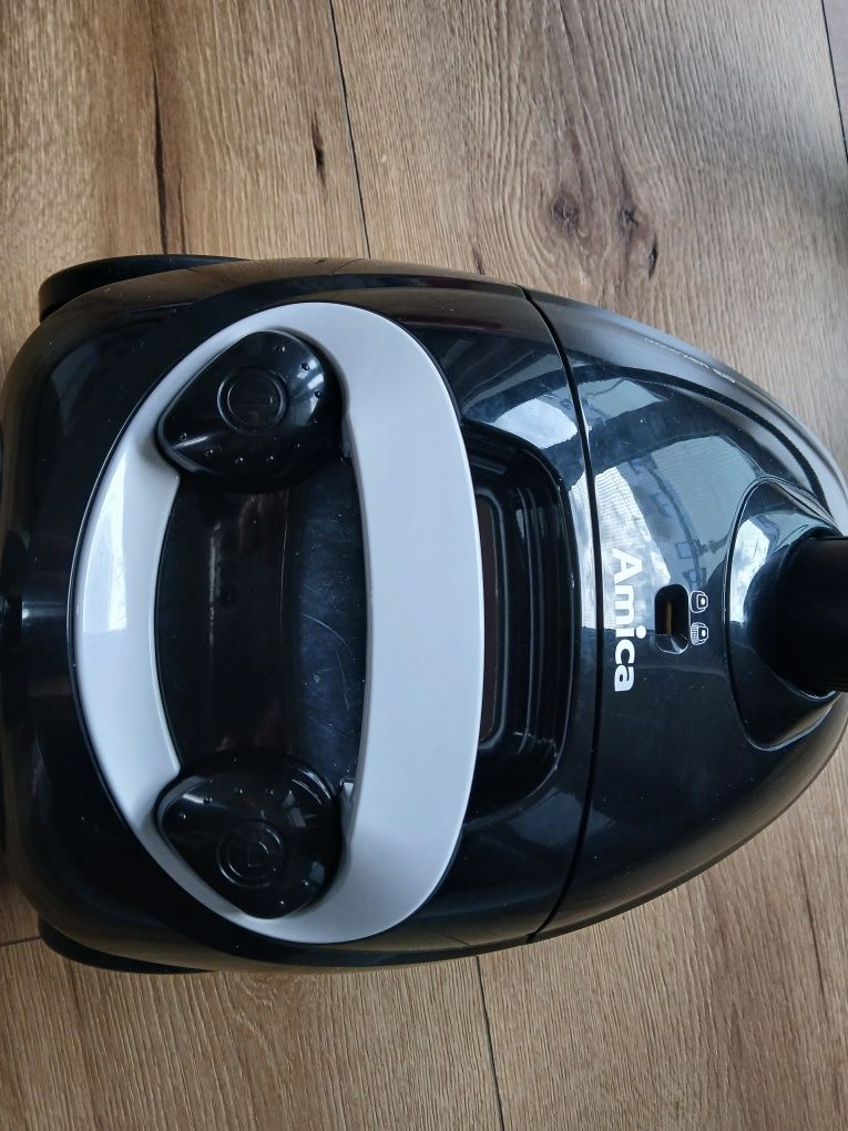 Odkurzacz Amica 900W