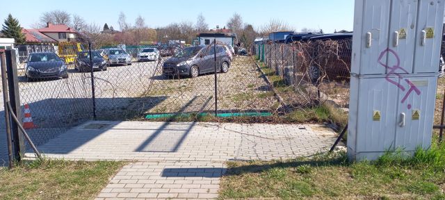 Wynajmę ok 10 m2 utwardzonego placu po stojącym wcześniej paczkomacie