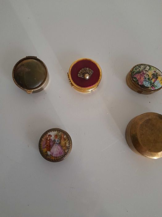 Caixas pequenas de coleção  antigas.