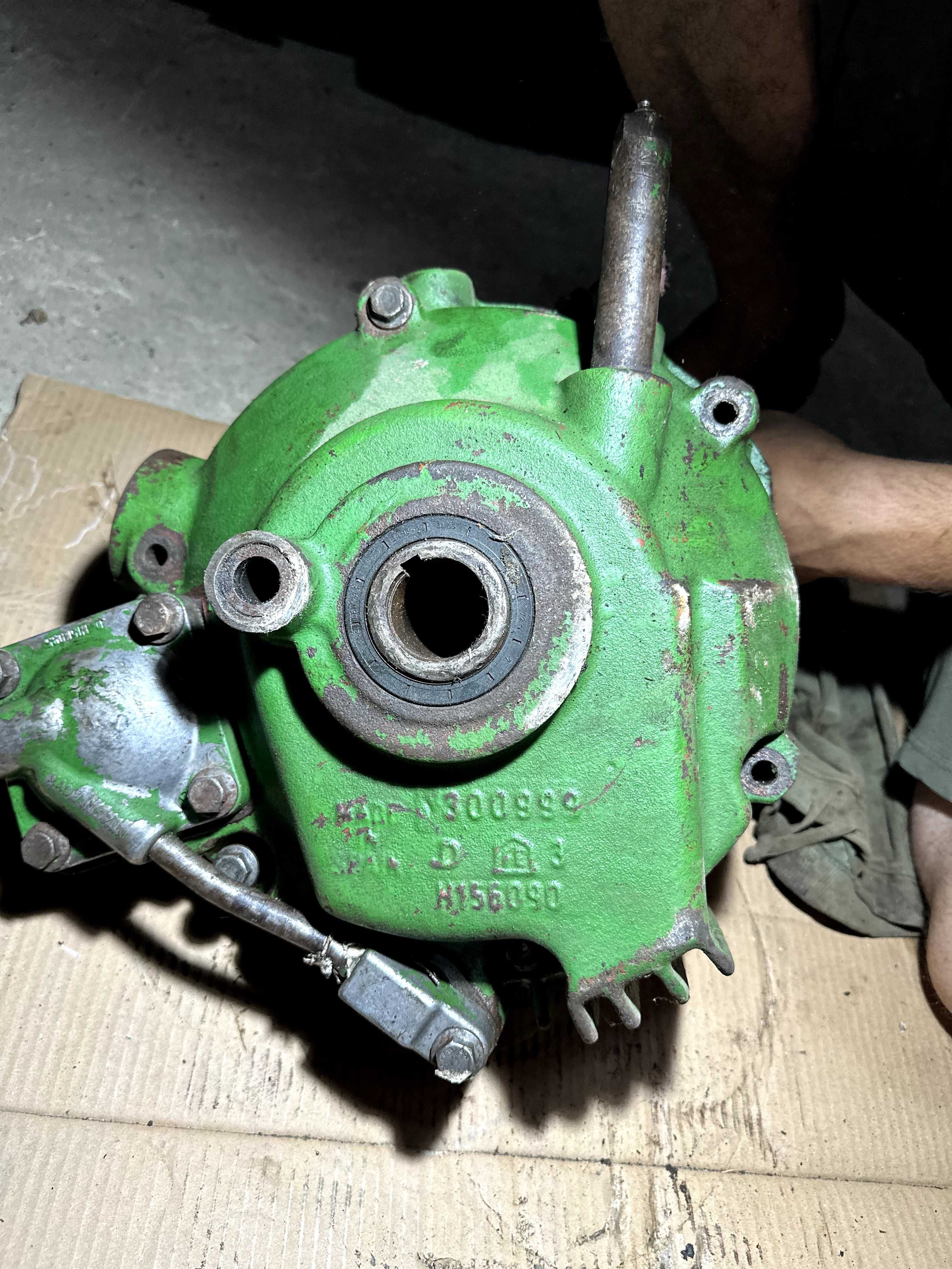 Редуктор наклонної камери JOHN DEER 9650 На реставрацію