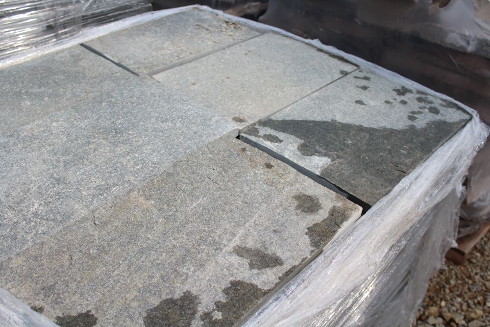 Kamień cięty, płytki z łupka greckiego Kavalas wysokość 30 cm;