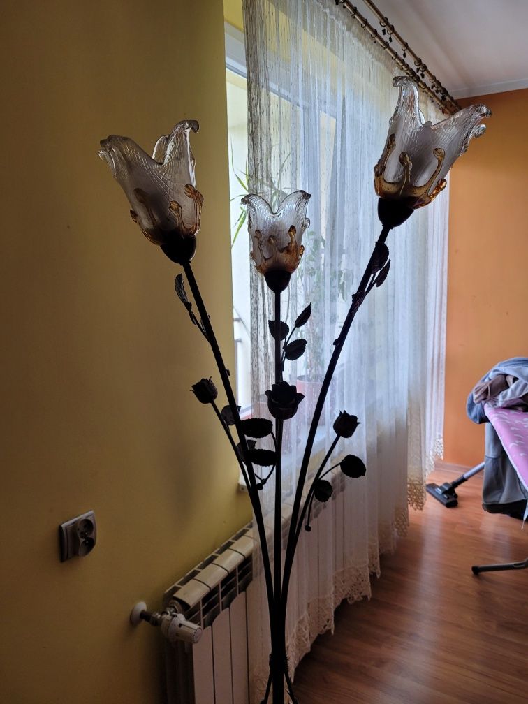 Lampa stojąca do pokoju