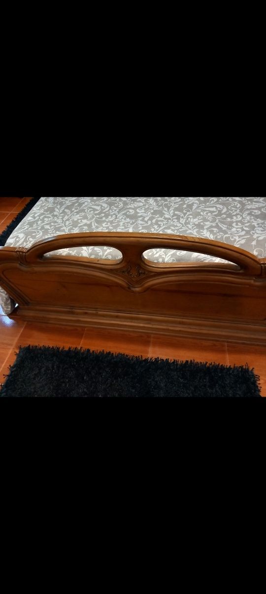 Vendo cama casal com estrado s/ colchão em castanho