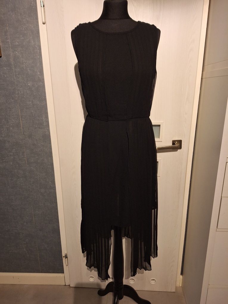Asymetryczna sukienka S 36 elegancka plisowana czarna