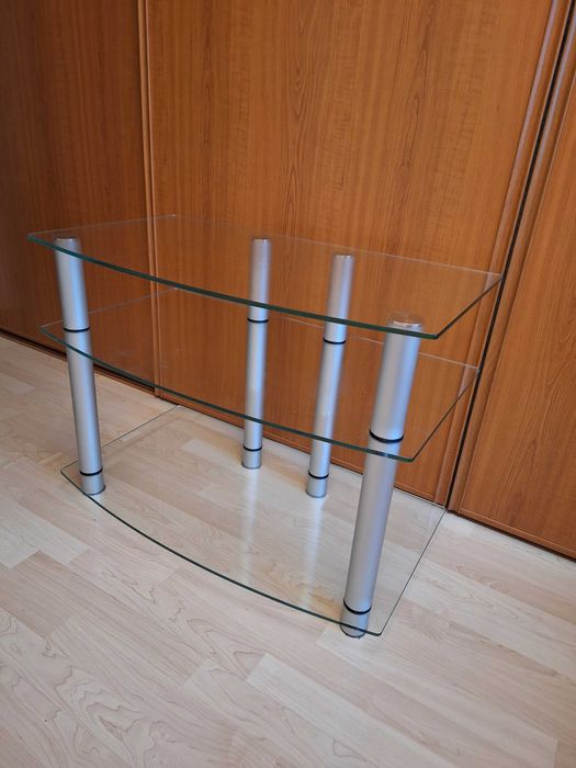 Szklany stolik rtv pod telewizor z półką