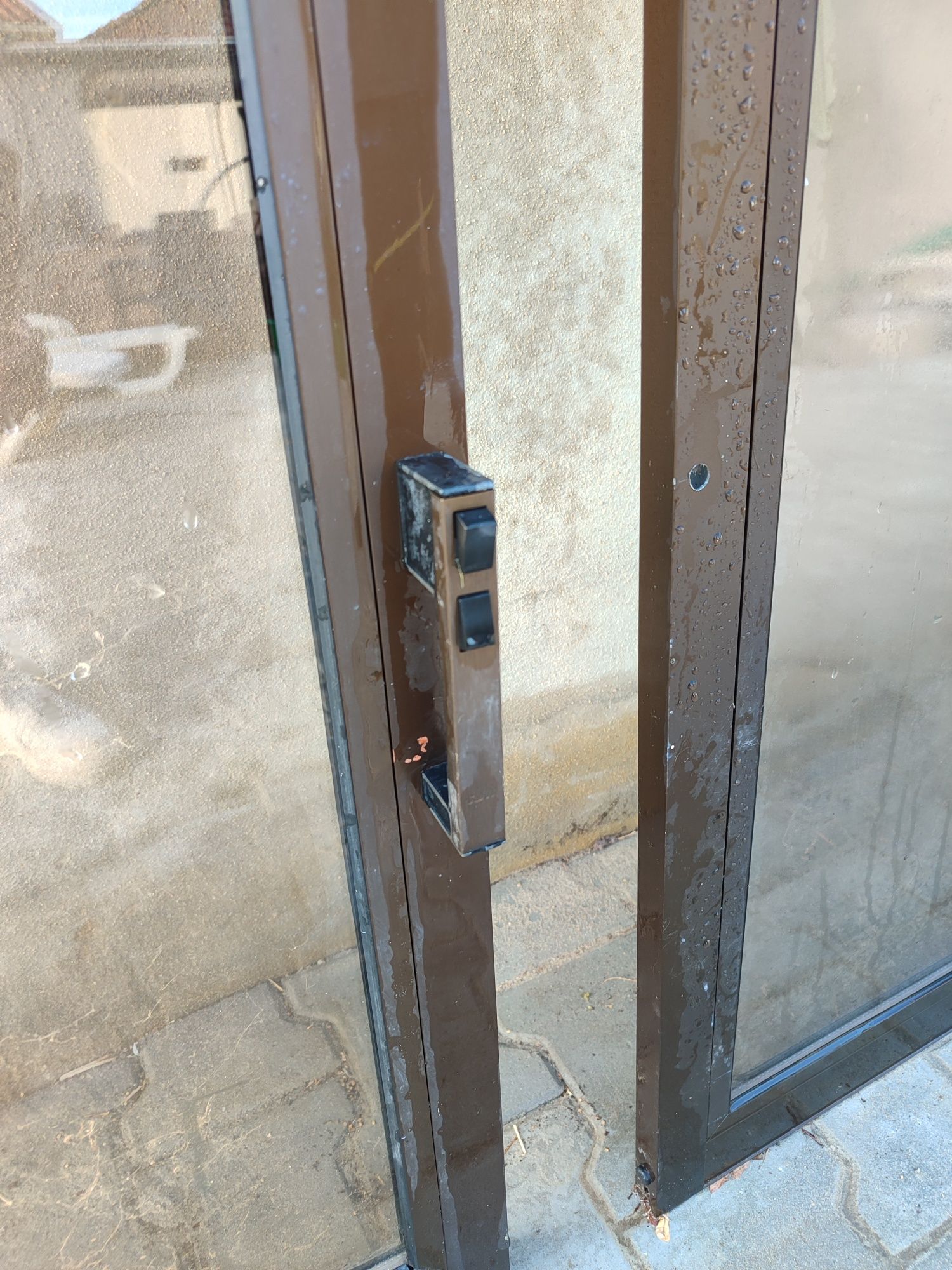 Janelas e Porta c/ caixilharia