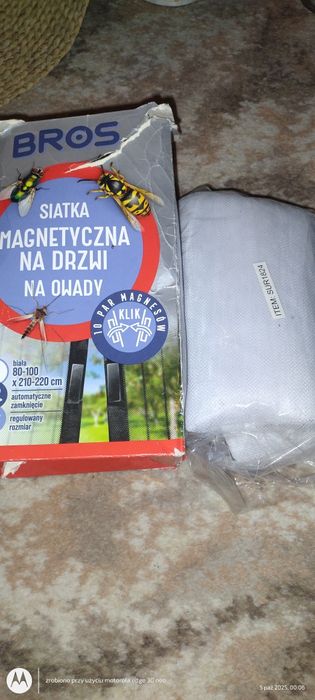 Siatka magnetyczna na drzwi na owady