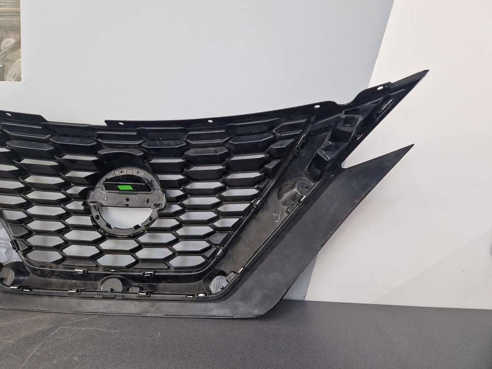 Nissan Juke II F16 19r.- Grill Atrapa Zderzaka