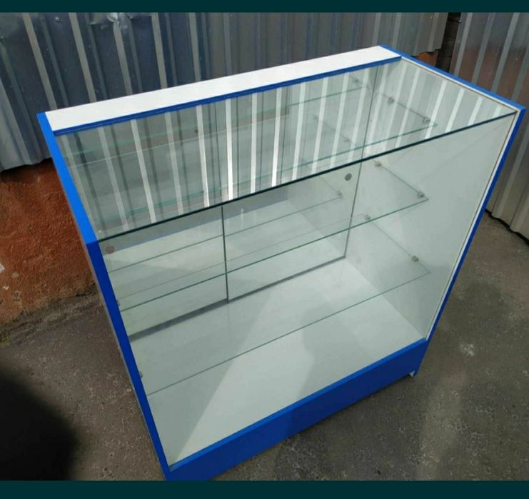 Витрины стеклянные 110х110см.