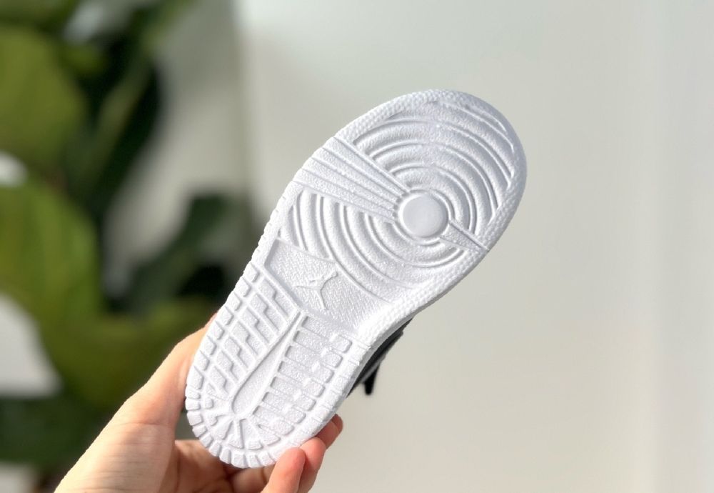 Дитячі Оригінальні кросівки Nike Jordan  26р.
