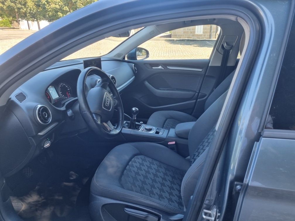 Audi A3 Limousine 1.6 TDI Atrraction