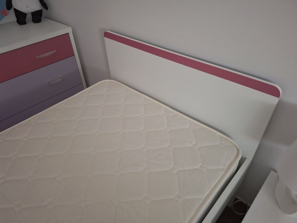 Cama Nova Branca e Rosa