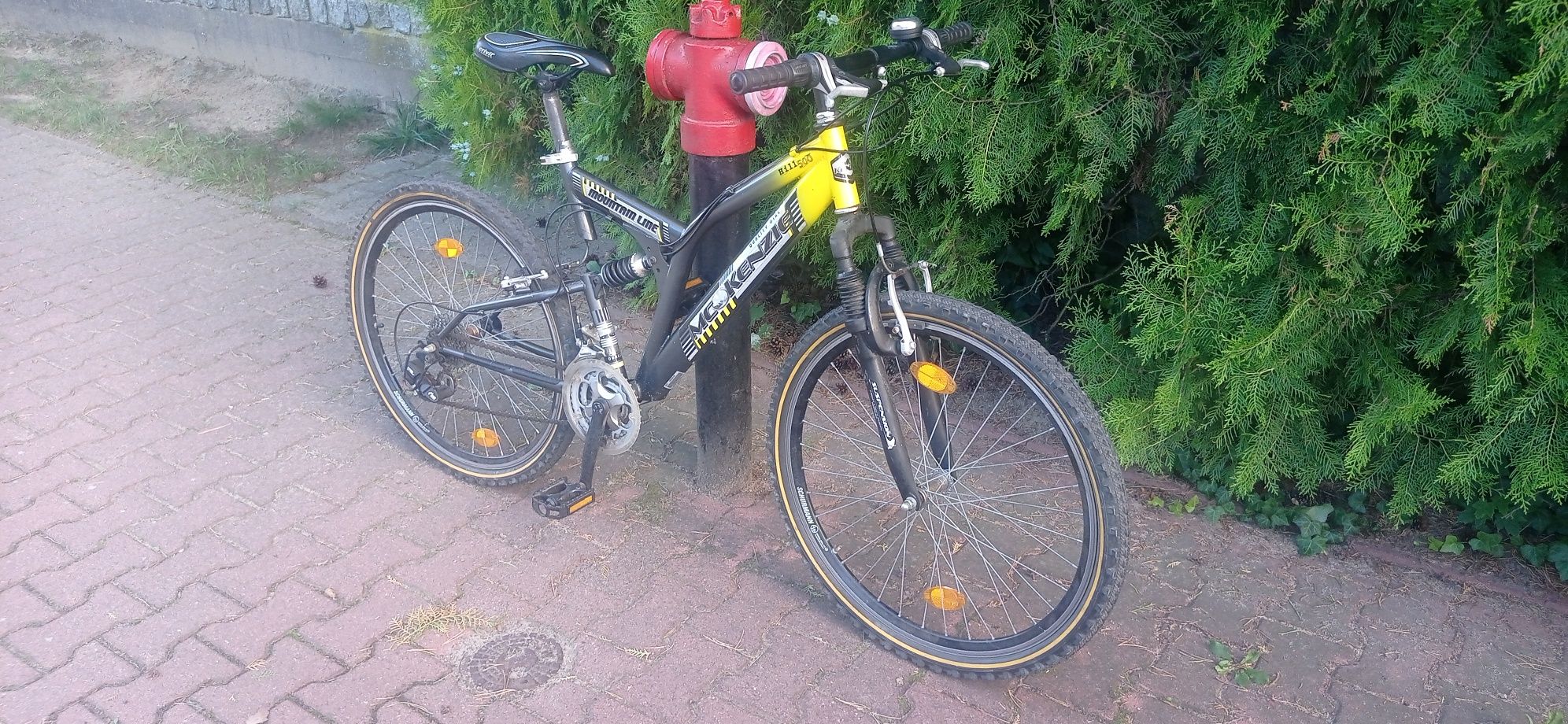 Rower górski MTB z przerzutkami oraz amortyzatorem  koła 26"