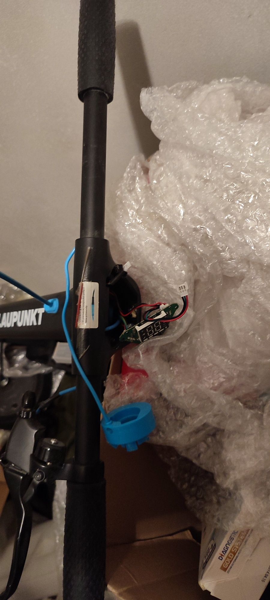 Hulajnoga elektryczna BLAUPUNKT ESC608 20km 250W 8.5" Czarny